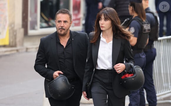 José Garcia et sa compagne Camille - Obsèques de Jane Birkin en l'église Saint-Roch à Paris. Le 24 juillet 2023. © Jacovides-KD Niko / Bestimage