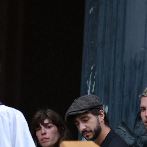 Lou Doillon, Ben Attal, Marlowe (fils de Lou Doillon), Roman de Kermadec (fils de Kate Barry) - Obsèques de Jane Birkin en l'église Saint-Roch à Paris. Le 24 juillet 2023 © Jacovides-KD Niko / Bestimage