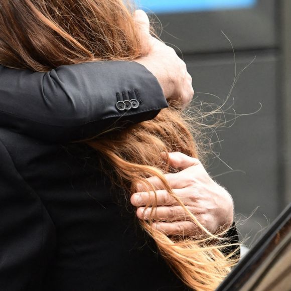 Yvan Attal, Lou Doillon - Sorties des obsèques de Jane Birkin en l'église Saint-Roch à Paris. Le 24 juillet 2023 © Jacovides-KD Niko / Bestimage  Funerals of the french singer Jane Birkin at Saint-Roch's church in Paris. On July 24th 2023 