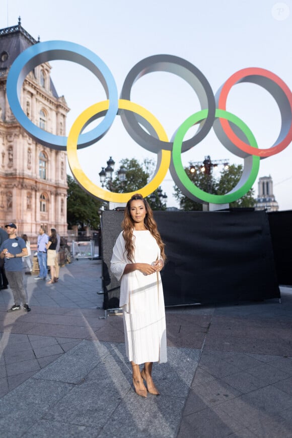 Exclusif - Chimène Badi - Backstage - Enregistrement de l'émission "Paris 2024 le concert événement...dans un an les jeux" sur le parvis de l'Hôtel de Ville de Paris, diffusée le 25 juillet sur France 2 à 21h10. Le 3 juillet 2023 © Tiziano Da Silva-Christophe Clovis / Bestimage Paris 2024 le concert événement Dans un an, les Jeux ! Présenté par L.Thilleman, L.Luyat avec la participation de T.Estanguet Mardi 25 juillet à 21.10 À un an du lancement des Jeux Olympiques et Paralympiques, artistes et athlètes nous donnent rendez-vous pour fêter la magie des Jeux ! Depuis le parvis de l'hôtel de Ville de Paris et des futurs sites emblématiques de Paris 2024, la Tour Eiffel, Versailles, le Trocadéro, la Seine... Ce grand show réunira le temps d'un soir la musique et le sport, à travers des live et tableaux d'exception. Tout au long de la soirée, artistes et sportifs se dépasseront à travers des performances en musique, pour aller toujours plus haut, plus fort, plus loin et célébrer les valeurs fondamentales de l'olympisme ! Un événement pour nous offrir un avant-goût de l'arrivée des Jeux Olympiques et Paralympiques de 2024 ! 