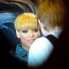 Rihanna signe des autographes au centre commercial Alexa à Berlin le 3 mars 2010 afin de présenter son single Rude Boy