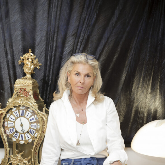 Exclusif - Caroline Margeridon - Rendez-vous avec Caroline Margeridon, dans sa boutique du Marché Biron aux Puces de Saint-Ouen à Paris. Le 6 mai 2023 La célèbre acheteuse de l'émission Affaire conclue" sera une des participantes de la saison 2 du jeu "Les traitres", qui démarrera le 12 juillet sur M6 © Jack Tribeca / Bestimage