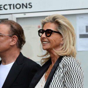No Web - Caroline Margeridon et son compagnon Pascal - Mariage de Claude Lelouch à la mairie du 18ème à Paris. Le 17 juin 2023
