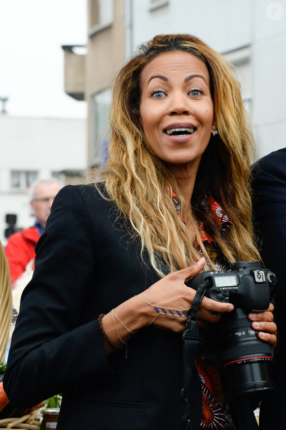 "Il ne faut pas croire tout ce qui se raconte, Michel n'est pas malade ! Il faut juste comprendre qu'après être resté assis deux heures derrière un piano, il n'est pas facile de se lever", a-t-elle expliqué
Danyellah Polnareff - Le chanteur français Michel Polnareff fête son 72ème anniversaire en présence des danseuses du Moulin-Rouge et donne le départ de la deuxième étape de la 103ème édition de la course cycliste du tour de France le 3 Juillet 2016, entre Saint-Lo et Cherbourg-en-Cotentin, en Normandie. © Coadic Guirec / Bestimage 