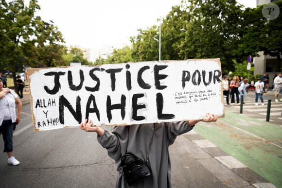 Marche blanche organisée en hommage à Nahel jeune homme tué par un policier après un refus d'obtempérer, à Nanterre, France, le 29 juin 2023. 6 200 personnes sont présentes, selon la police. © Jean-Baptiste Autissier/Panoramic/bestimage