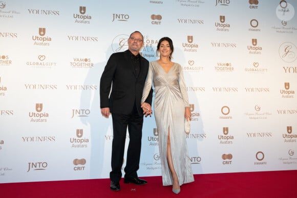 Le célèbre acteur vit en effet dans un tout petit village de moins de 400 habitants.
Jean Reno et sa femme Zofia Borucka lors de la soirée de gala "The Global Gift" à Tokyo, Japon, le 7 décembre 2022. 