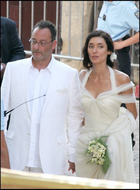 Un endroit qu'il aime par-dessus tout et où il souhaite demeurer après sa mort.
Mariage de Jean Reno et Zofia Borucka aux Baux-de-Provence en 2006.