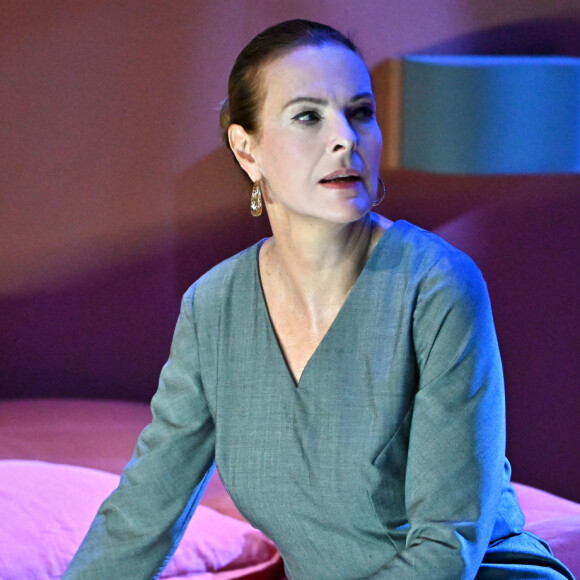 Carole Bouquet durant la générale de la piéce de théâtre "Bérénice" dans l'une des nouvelles salles du Théâtre National de Nice, "La Cuisine", le 19 mai 2021, installée à l'ouest de la ville. Cette salle de spectacle éphémère, après avoir été le théâtre de Carouge, vient de se poser à Nice.