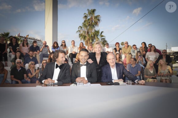 Exclusif - Bertrand Chameroy, Mohamed Bouhafsi, Pierre Lescure, Anne-Elisabeth Lemoine - Emission "C à vous" lors du 76ème Festival International du Film de Cannes le 26 mai 2023. © Jack Tribeca/Bestimage