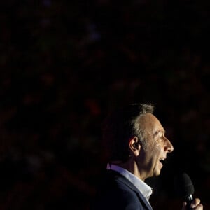 Présenté par Stéphane Bern.
Exclusif - Stéphane Bern lors du 10ème anniversaire du "Grand Concert de Paris" au pied de la Tour Eiffel sur le Champ-de-Mars à Paris, France, le 14 juillet 2023. Pour clôturer en beauté la Fête nationale 2023, l'Orchestre National de France, la Maîtrise et le Choeur de Radio France organisent "Le Grand Concert de Paris" au pied de la Tour Eiffel au Champ-de-Mars à Paris. © Perusseau-Veeren/Bestimage