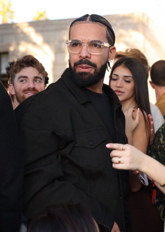 Le chanteur canadien a publié une photo de sa main avec la bague de Tupac Shakur vendredi 28 juillet 2023
Exclusif - Drake à la soirée pré-Super Bowl LVII de Mike Rubin "Fanatics" au Waldorf Astoria à Phoenix, Arizona, Etats-Unis, le 11 févriaer 2023. 