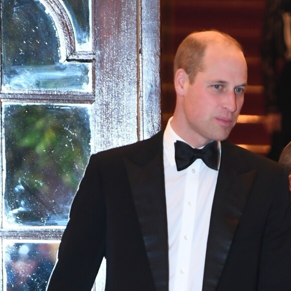 Le prince William, duc de Cambridge, et Kate Middleton, duchesse de Cambridge, quittent la soirée caritative "The Royal Variety Performance" à Londres, le 18 novembre 2019. Cet événement annuel est organisé au profit de l'association "The Royal Variety Charity", fonds de bienfaisance des artistes. 