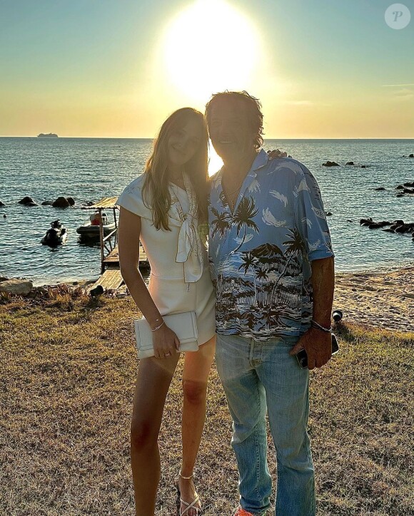 "Le bonheur d'être avec sa fille... Tout simplement", écrit-il en légende.
Jean-Luc Reichmann et sa fille Rosalie sur Instagram.