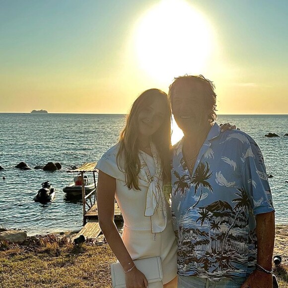 "Le bonheur d'être avec sa fille... Tout simplement", écrit-il en légende.
Jean-Luc Reichmann et sa fille Rosalie sur Instagram.