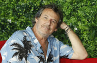 Vacances de stars : Jean-Luc Reichmann papa comblé, rare photo avec sa fille Rosalie et "bonheur" au bord de la mer