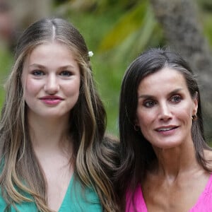 Le roi Felipe VI, la reine Letizia, les princesses Leonor et Sofia visitent les jardins d'Afabia pendant leurs vacances d'été à Majorque. ©Bestimage