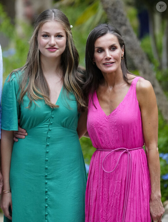 Le roi Felipe VI, la reine Letizia, les princesses Leonor et Sofia visitent les jardins d'Afabia pendant leurs vacances d'été à Majorque. ©Bestimage