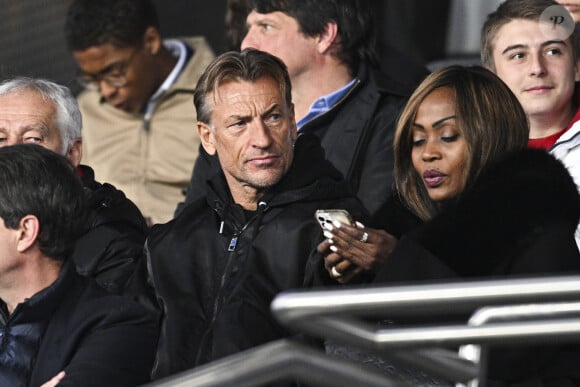 Hervé Renard et sa compagne Viviane Dièye - People au match de Ligue 1 Uber Eats, PSG Vs Lorient (5-1) au Parc des Princes à Paris le 3 avril 2022. © JB Autissier/Panoramic/Bestimage