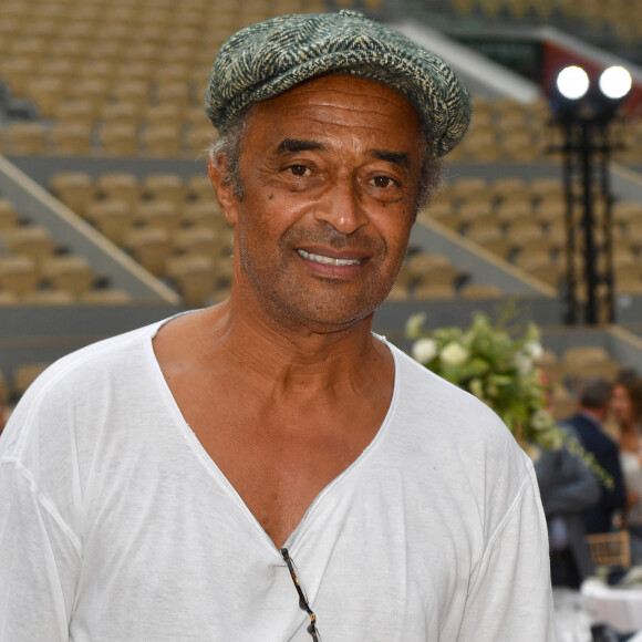 La vie est belle pour Yannick Noah.
Yannick Noah - 2ème édition du gala "Coeur Central" au profit de Terre d'Impact fonds de dotation de la FFT et de l'association "Fête le Mur "sur le Court Central Philippe Chatrier à Roland Garros, Paris. © Veeren/Bestimage