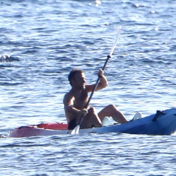 Comme chaque année, Emmanuel et Brigitte Macron sont finalement arrivés au Fort de Brégançon.
Exclusif - Le président Emmanuel Macron fait du canoë-kayak lors de ses vacances au Fort de Brégançon à Bormes-les-Mimosas. © Luc Boutria/Nice-Matin/Bestimage