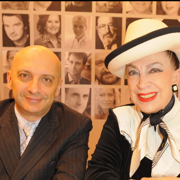Xavier de Fontenay et sa mère Geneviève de Fontenay - Salon du Livre 2010 à la Porte de Versailles.