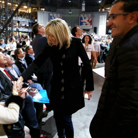 Exclusif - Geneviéve de Fontenay et Brigitte Macron - Meeting de Emmanuel Macron au Palais des Sports de Lyon le 4 février 2017. © Dominique Jacovides - Sébastien Valiela / Bestimage