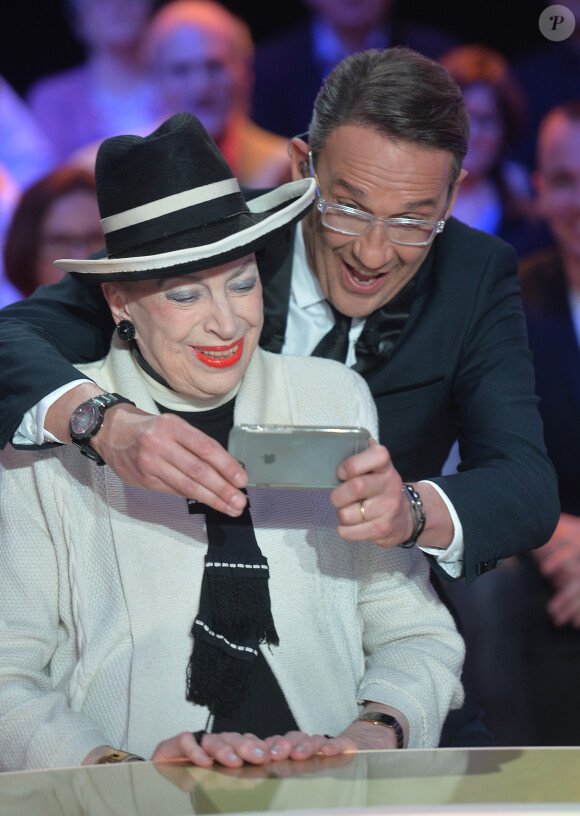 Geneviève de Fontenay et Julien Courbet lors de l'enregistrement de l'émission "Faut pas abuser". Paris le 4 avril 2016. © Veeren/Bestimage