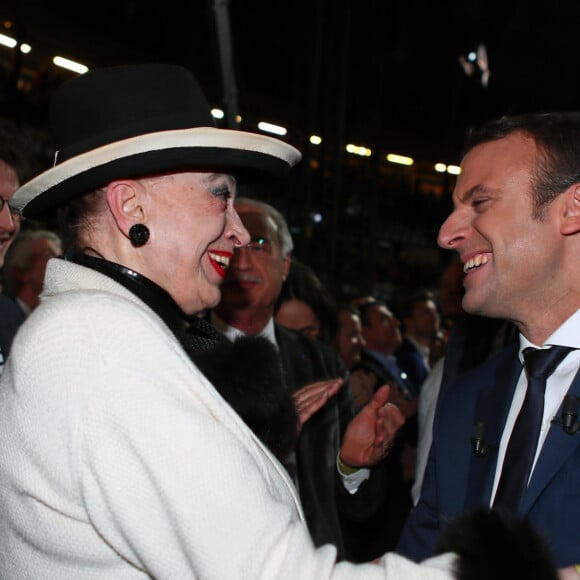 Geneviéve de Fontenay et Emmanuel Macron - People au meeting de Emmanuel Macron (candidat de ''En marche !'' pour l'élection présidentielle 2017) au Palais des Sports de Lyon le 4 février 2017. © Dominique Jacovides - Sébastien Valiela / Bestimage