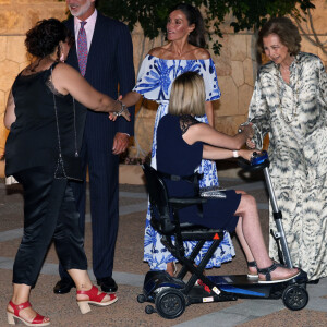 Les festivités ont débuté aux alentours de 21h pour être sûr que la chaleur baisse.
La reine Letizia d'Espagne, le roi Felipe IV et Sophie de Grèce - Réception au palais de Marivent, à Palma de Majorque. Le 3 août 2023.