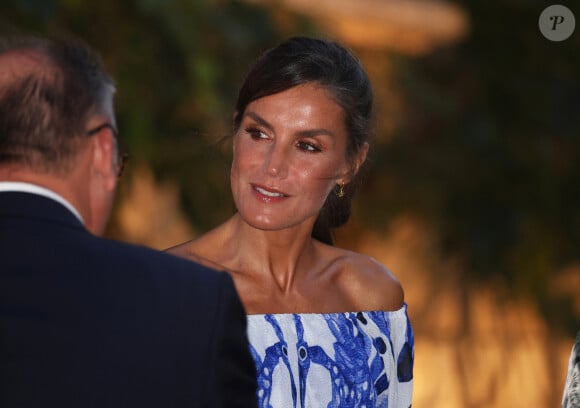 Les vacances débutent en grande pompe pour la famille royale ibérique.
La reine Letizia d'Espagne - Réception au palais de Marivent, à Palma de Majorque.