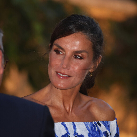 Les vacances débutent en grande pompe pour la famille royale ibérique.
La reine Letizia d'Espagne - Réception au palais de Marivent, à Palma de Majorque.