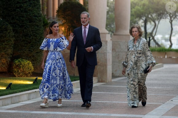 La reine Letizia d'Espagne, le roi Felipe IV et Sophie de Grèce - Réception au palais de Marivent, à Palma de Majorque. Le 3 août 2023.