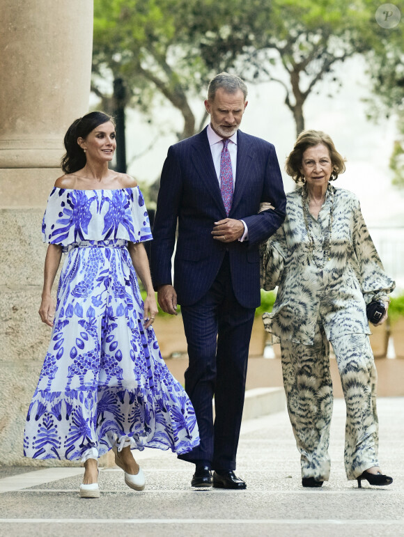 La reine Letizia d'Espagne, le roi Felipe IV et Sophie de Grèce - Réception au palais de Marivent, à Palma de Majorque. Le 3 août 2023.