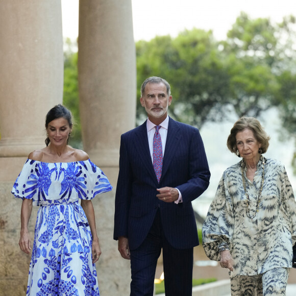 La reine Letizia d'Espagne, le roi Felipe IV et Sophie de Grèce - Réception au palais de Marivent, à Palma de Majorque. Le 3 août 2023.