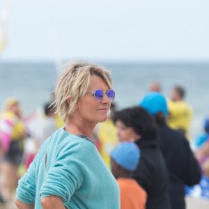Après, la tribu recomposée formée par ce couple se rendra en Normandie. 
Exclusif - Sophie Davant - Le Secours populaire "Journée des oubliés des vacances" emmène 5.000 enfants franciliens sur les plages chics de Deauville, en Normandie, France, le 23 août, réservée pour l'occasion avec l'accord de la municipalité. © Tiziano de Silva/Bestimage
