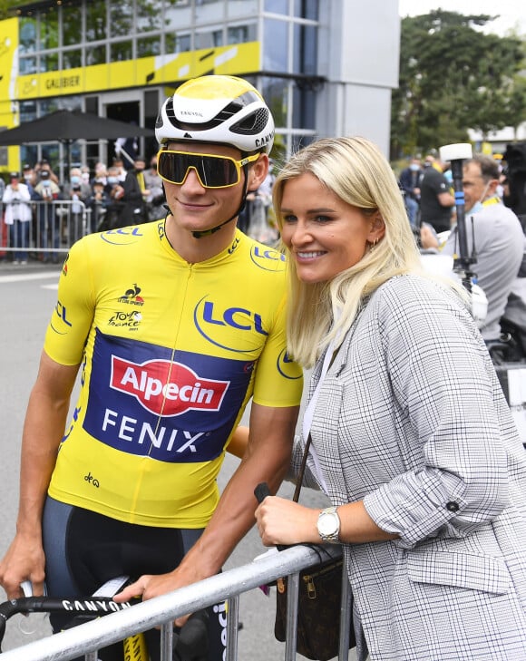 Mathieu van der Poel et sa compagne Roxanne - Départ de la troisième étape du Tour de France entre Lorient et Pontivy. © Photo News / Panoramic / Bestimage