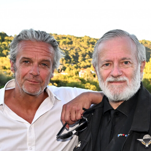 Exclusif - David Brécourt et Francis Huster durant la soirée d'ouverture de la ère édition du festival Les Théâtrales d'Eze en plein air à l'oppidum du Col d'Eze avec la pièce "Le jeu de la Vérité", le 5 août 2023.