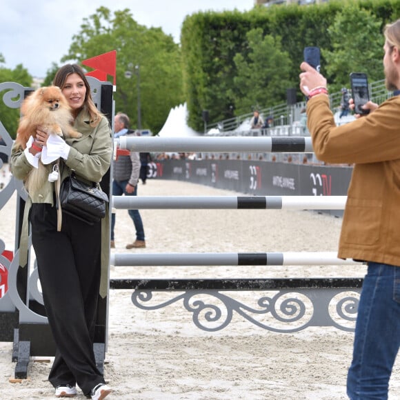 Camille Cerf son compagnon Théo Fleury et le chien Romeo - 8ème édition du "Longines Paris Eiffel Jumping" au Champ de Mars à Paris, le 25 juin 2022. © Perusseau/Gorassini/Tribeca/Bestimage 