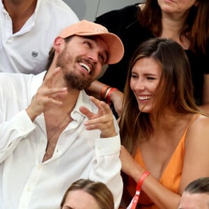 Théo Fleury et sa compagne Camille Cerf, Miss France 2015 en tribune (jour 14) lors des Internationaux de France de Tennis de Roland Garros 2022 à Paris, France, le 4 juin 2022. © Dominique Jacovides/Bestimage 