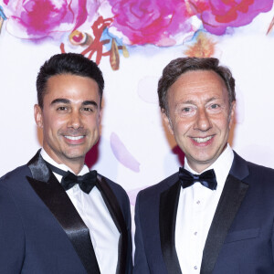 Stéphane Bern et Yori Bailleres sont en couple depuis plusieurs années.
Stéphane Bern et son compagnon Yori Bailleres lors du Bal de la Rose au Sporting Club de Monaco en faveur de la Fondation Princesse Grace. © Cyril Moreau / Pool Monaco / Bestimage 