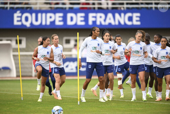 Wendie Renard est la mieux payée des Bleues. Elle émarge à 40 000 euros brut par mois
Wendie Renard - Entrainement de l'équipe de France Feminine à Clairefontaine, le 4 juillet 2023.