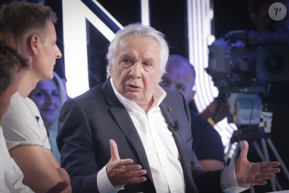 Exclusif - Michel Sardou sur le plateau de l'émission Touche pas à mon poste (TPMP), le 29 août 2022. © Jack Tribeca / Bestimage