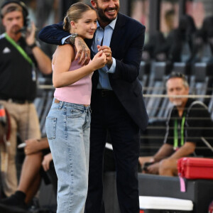 Joli moment de complicité entre David Beckham et sa fille, Harper.
Harper Beckham et Lionel Messi lors des quarts de finale au DRV PNK Stadium à Fort Lauderdale. ©Backgrid USA / Bestimage