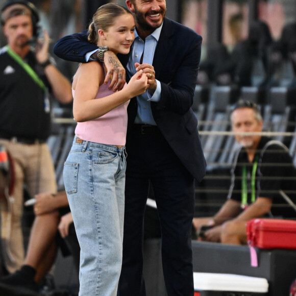 Joli moment de complicité entre David Beckham et sa fille, Harper.
Harper Beckham et Lionel Messi lors des quarts de finale au DRV PNK Stadium à Fort Lauderdale. ©Backgrid USA / Bestimage
