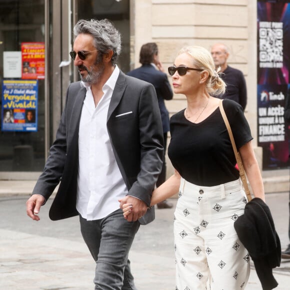 Emmanuel Béart aime se ressourcer près de la mer.
Emmanuelle Béart et son mari Frédéric Chaudier - Arrivées des célébrités aux obsèques de Jane Birkin en l'église Saint-Roch à Paris. Le 24 juillet 2023 © Jacovides-KD Niko / Bestimage