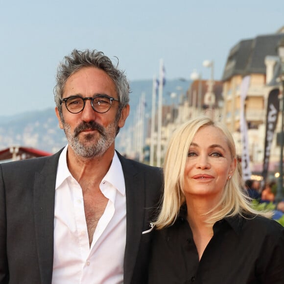 Frédéric Chaudier et Emmanuelle Béart sur le tapis rouge de la cérémonie de clôture du 37ème festival du film de Cabourg (37ème journées romantiques du 14 au 18 juin 2023), à Cabourg, France, le 17 juin 2023. © Coadic Guirec/Bestimage