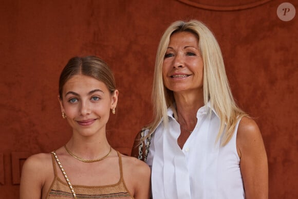 Natty Tardivel et sa fille Stella Belmondo au village lors des Internationaux de France de tennis de Roland Garros 2023, à Paris, France, le 9 juin 2023. © Jacovides-Moreau/Bestimage 