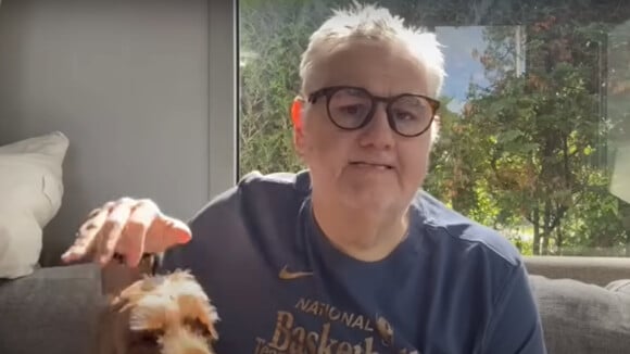 VIDEO Pierre Ménès filmé en train de frapper son chien : les internautes ulcérés, il prend la parole pour répondre aux "c*ns"