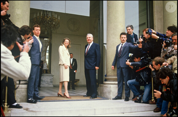 Il s'agit de la fille de René Monory, qui fut notamment ministre de l'Éducation nationale et président du Sénat
 
Archives - Michèle Alliot-marie et René Monory en 1986.