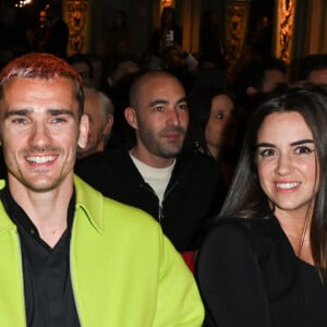 Isabelle Griezmann, Antoine Griezmann avec sa femme Erika Choperena et Stéphane Bern - Inauguration de la statue de cire de "Antoine Griezmann" au musée Grévin à Paris le 6 mars 2023. © Coadic Guirec/Bestimage